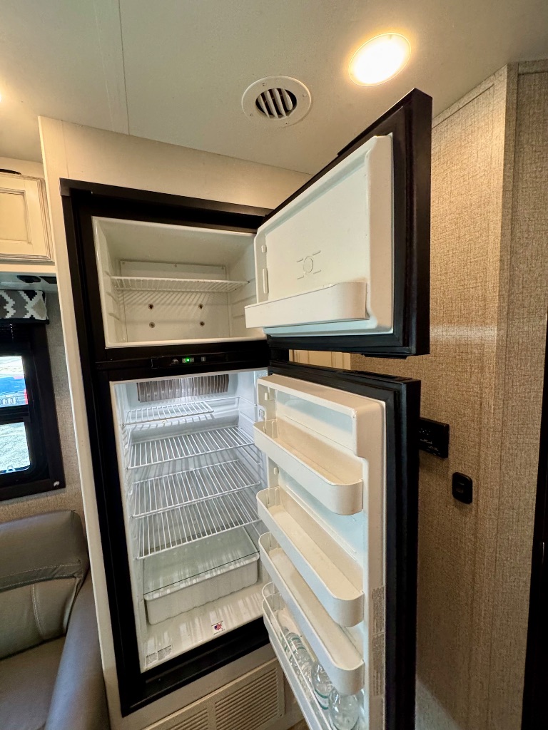 2021 Ford E-450